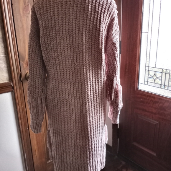 New GILI open front chenille cardigan with fringe. - Picture 3 of 4